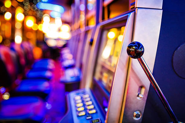 long hoki platform interface showing slot games, live-dealer tables, and sportsbook markets